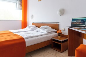 In-room safe, soundproofing, free WiFi, bed sheets - HOTEL DUNAREA MAMAIA (Constanta)