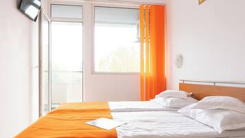 Basic Double Room Single Use, Balcony | In-room safe, soundproofing, free WiFi, bed sheets