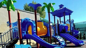 A playground with slides and climbing structures. - HOTEL DUNAREA MAMAIA (Constanta)