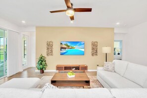 Living area - Upstay 19 Resort Home Pool HotTub Disney (Kissimmee)