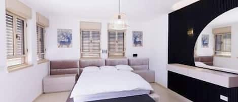 4 bedrooms, WiFi, bed sheets