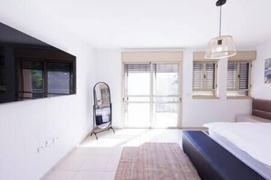 4 室のベッドルーム、WiFi、ベッドシーツ
