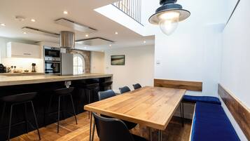 3 camere, una scrivania, postazione laptop, Wi-Fi gratuito