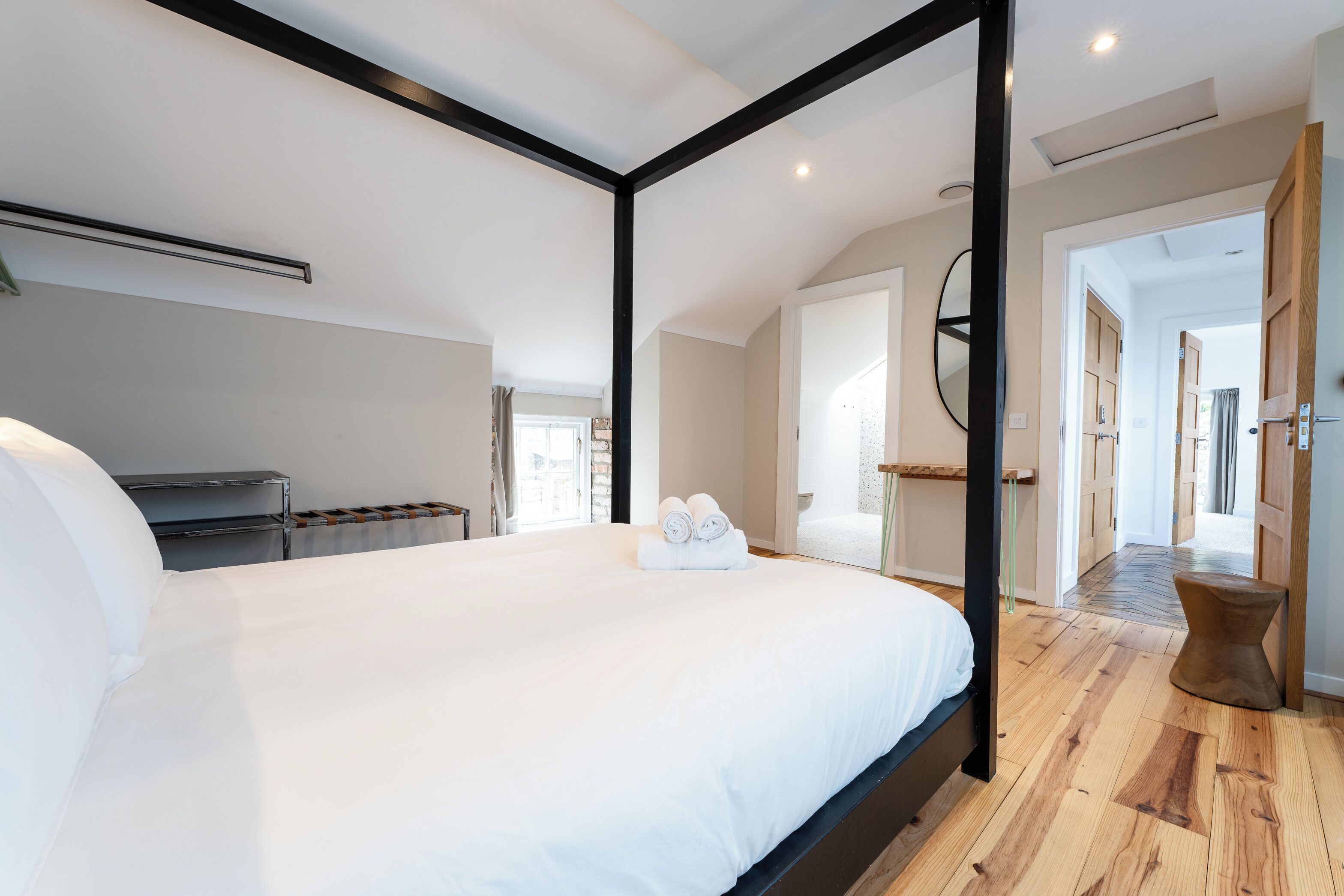 3 soverom, skrivebord, skrivebord for bærbar PC og wi-fi (inkludert)