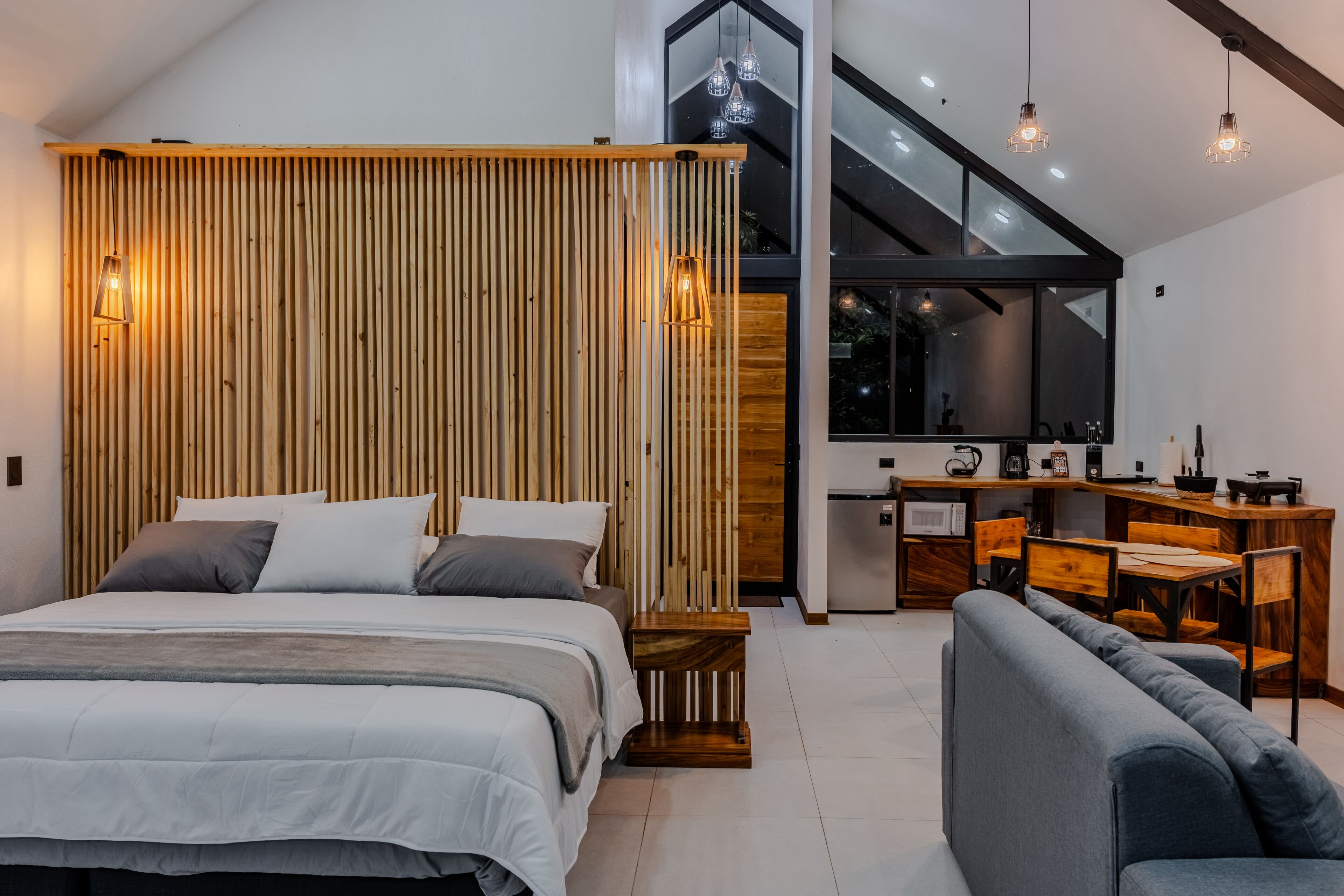 Luxury Villa, Balcony, Mountain View | Living area
