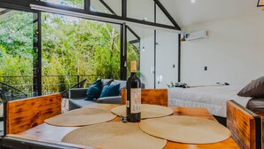 Luxe villa, balkon, uitzicht op bergen