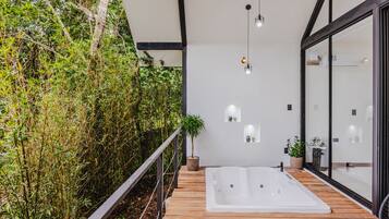 Luxury Villa, Balcony, Mountain View | Deep-soaking bathtub