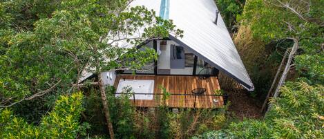 Luxury Villa, Balcony, Mountain View | Deep soaking bathtub