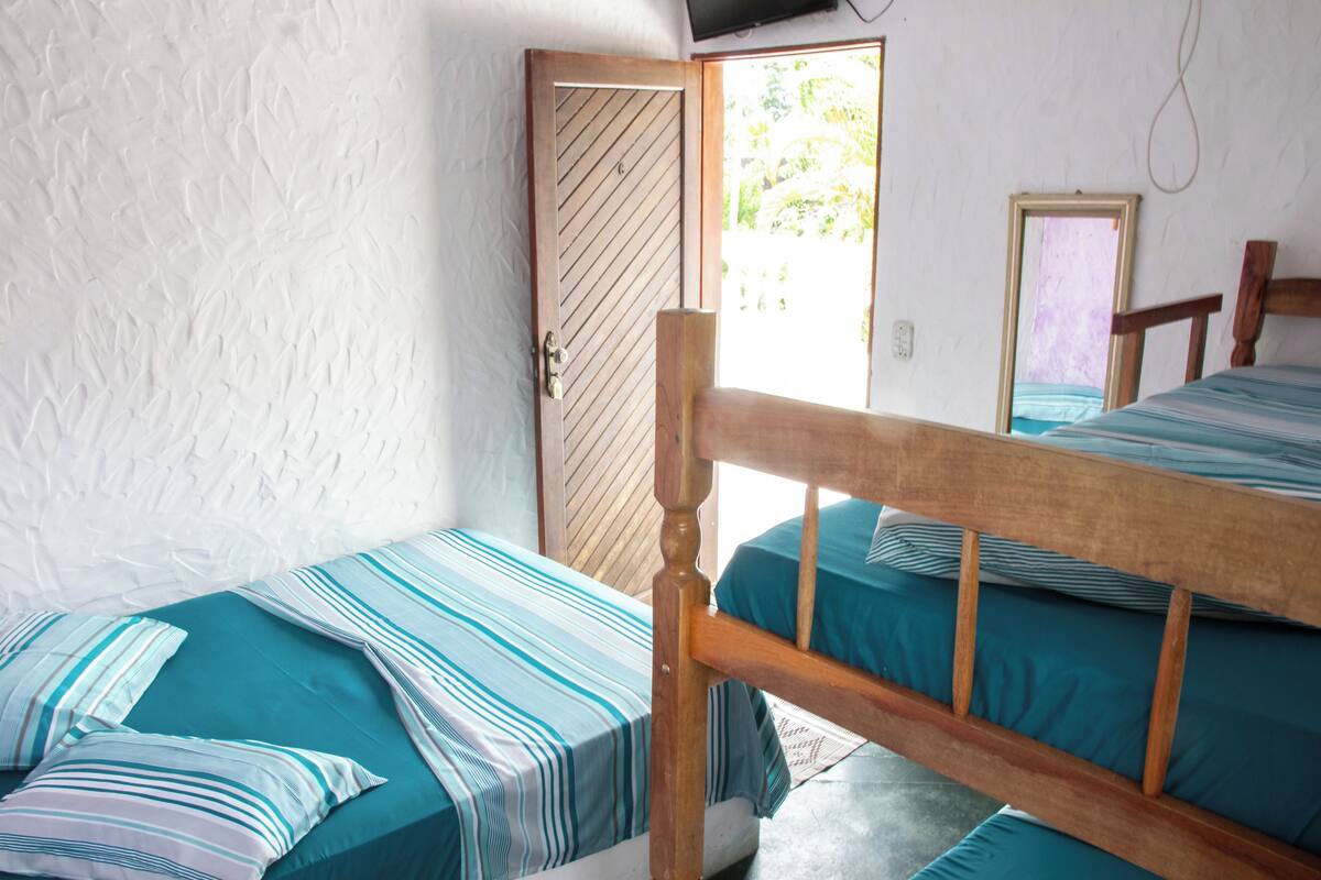 Chambre traditionnelle, vue sur la montagne | Espace de travail pour ordinateurs portables, accès au Wi-Fi (inclus)