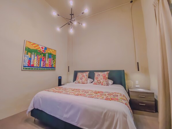 1 bedroom, desk, WiFi, bed sheets