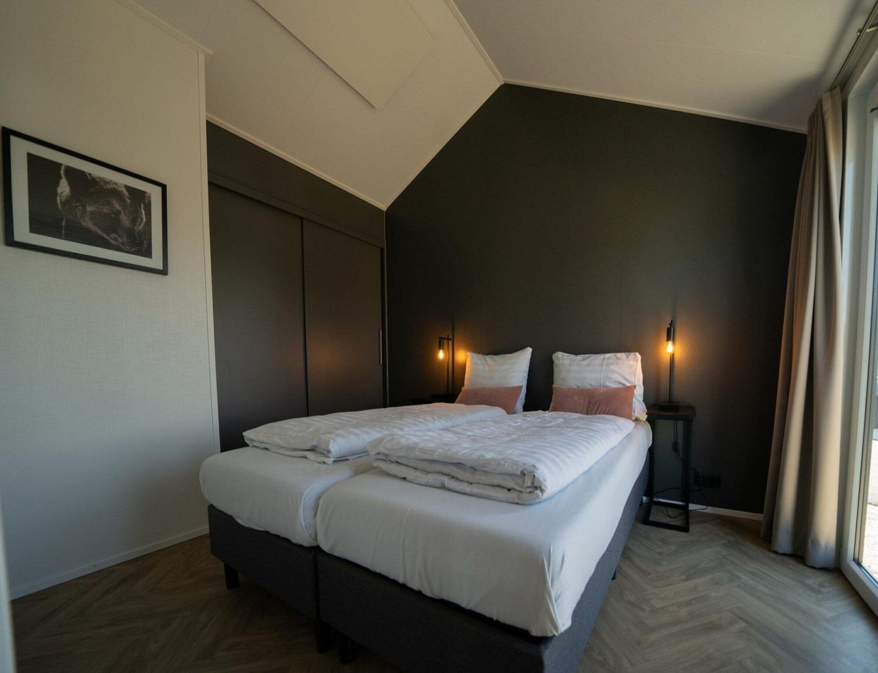 2 habitaciones, muebles diferentes y ropa de cama 