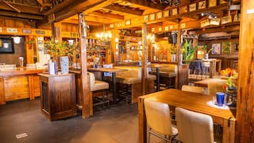 Chalet | Dining