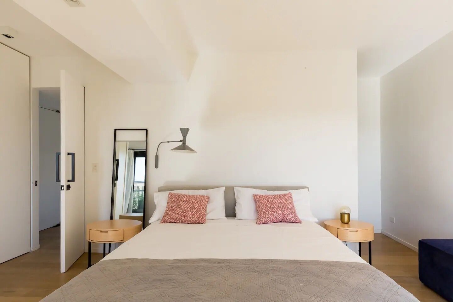 1 habitación, tabla de planchar con plancha, wifi gratis y ropa de cama 