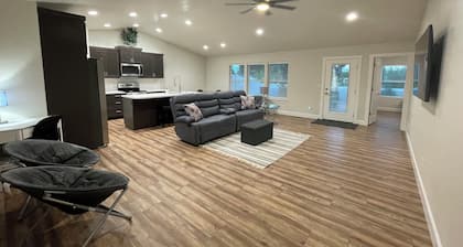 Newly built Charming 3-bedroom 2-bath duplex in the beautiful town of Kimberly