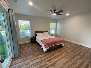 3 bedrooms, desk, iron/ironing board, free WiFi