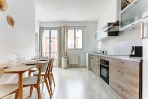 Réfrigérateur, micro-ondes, four, lave-vaisselle