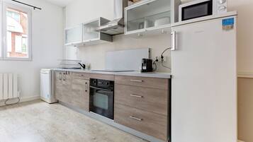 Fridge, microwave, oven, dishwasher