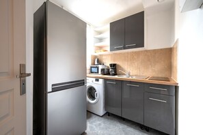 Fridge, microwave, dishwasher, coffee/tea maker - Le Moulinet - Appt dans le 13e Arr de Paris (Paris)