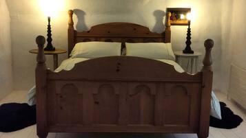 2 bedrooms, in-room safe, desk, iron/ironing board