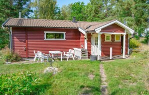 Outdoor dining - Pet friendly home in Mariefred with WiFi (Mariefred)