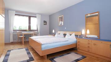 3 bedrooms, individually furnished, iron/ironing board