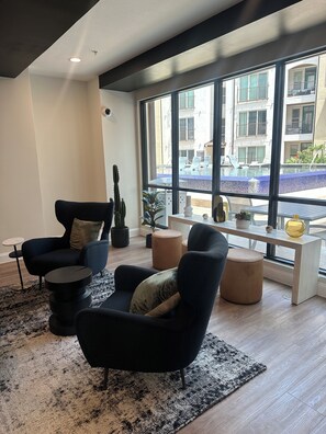 المنشأة من الداخل