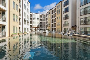 حمّام سباحة خارجي