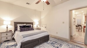 8 chambres, fer et planche à repasser, Wi-Fi gratuit