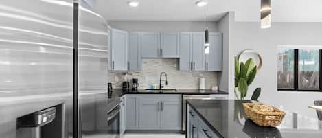 舒适独立别墅 | 私人厨房 | 冰箱、微波炉、烤箱、炉灶