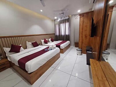 Mann Holiday Resort 