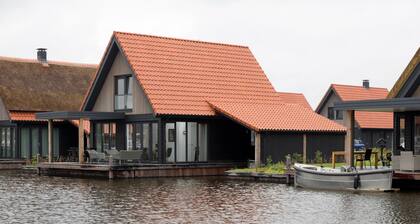 Villa by Weerribben Park