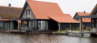 Villa by Weerribben Park