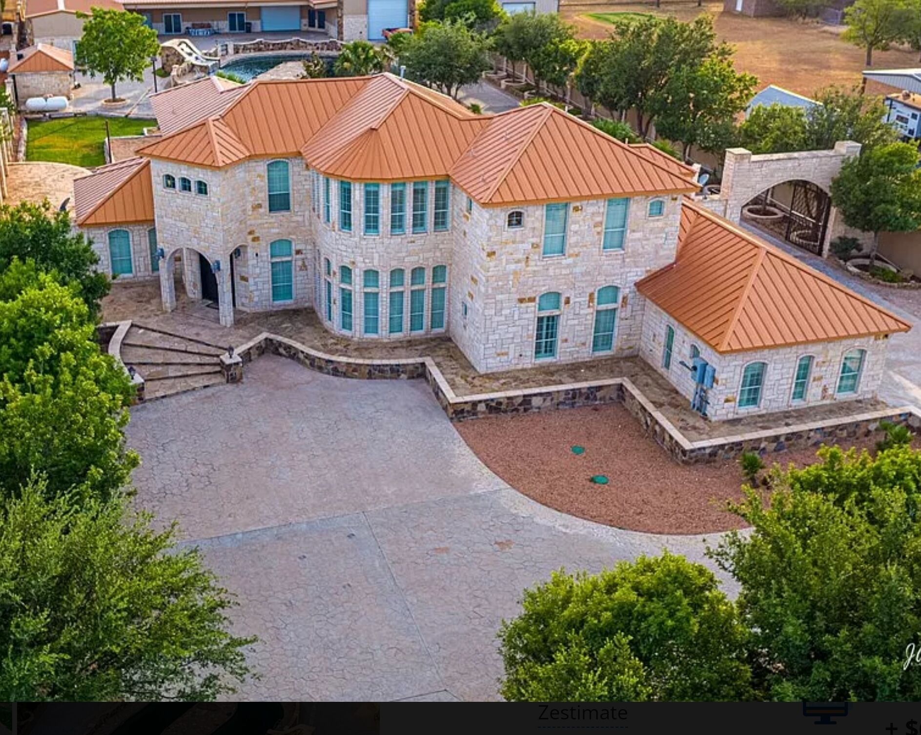 Island Dreams! Tropical 4-bedroom house with amazing backyard 