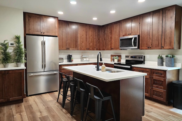 Geladeira, micro-ondas, fogão, cooktop