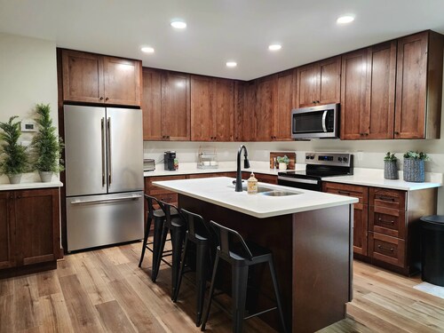 Charming 3 bed 2 bath home, game & laundry room hot tub in hocking foothills 