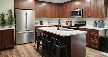 Charming 3 bed 2 bath home, game & laundry room hot tub in hocking foothills