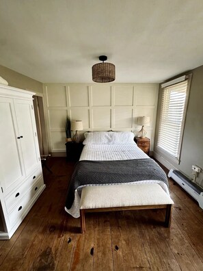 5 bedrooms, WiFi, bed sheets - Covered & Gated Deck + Hot Tub in Town: Walk, Bike, Grill, Relax! (Ellicottville)