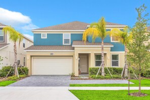 Front of property - 16 Guest Pool Home w Lake Facing Sundeck (Kissimmee)