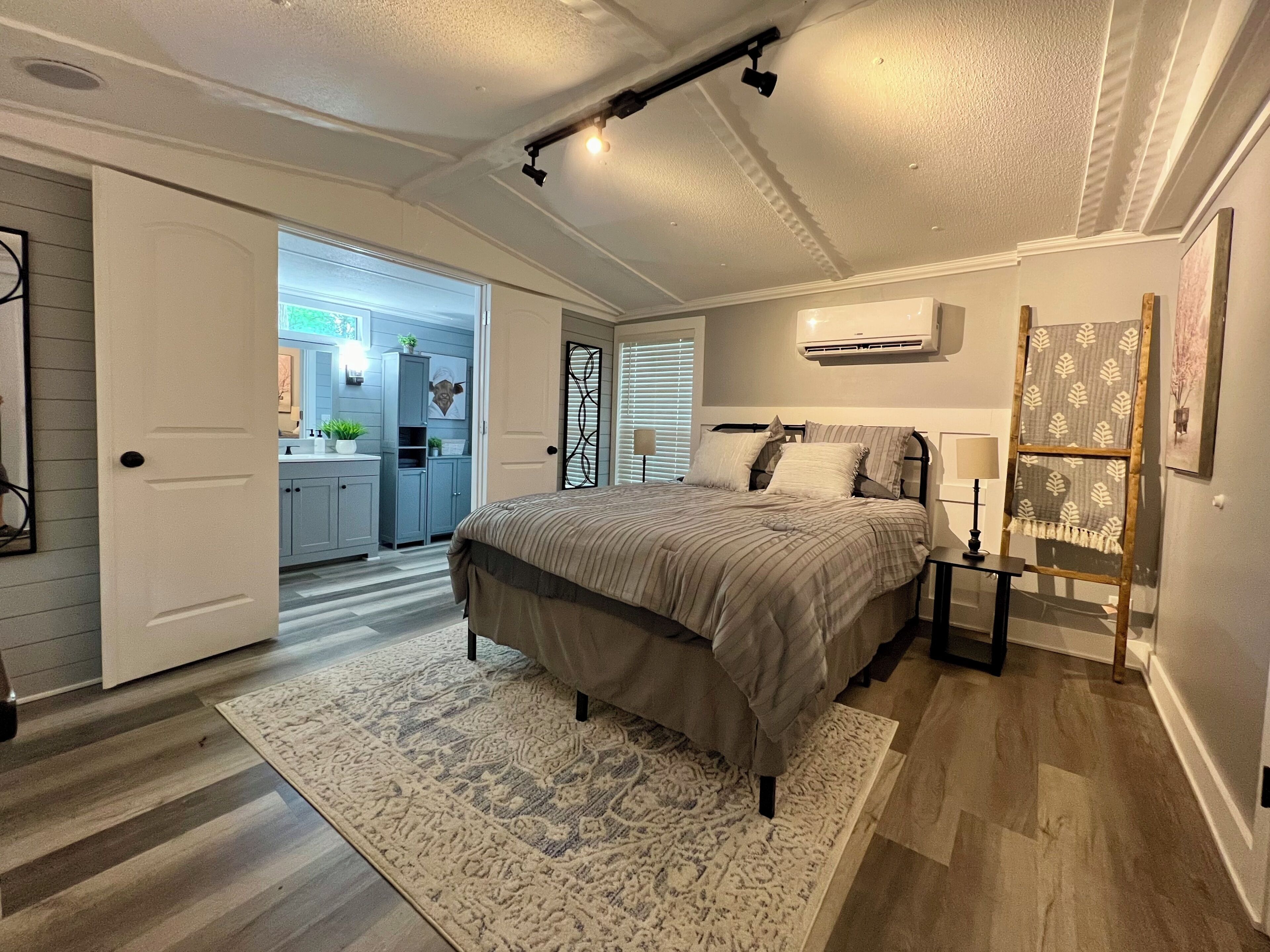 2 bedroom 2 bathroom home in Calhoun
