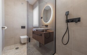 Shower, hair dryer - Awesome home in Mandre (Mandre)