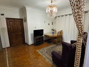 Smart TV, music library, computer monitors - Soul room cozy with balcony
Private room, shared apartment  (Cairo Governorate)