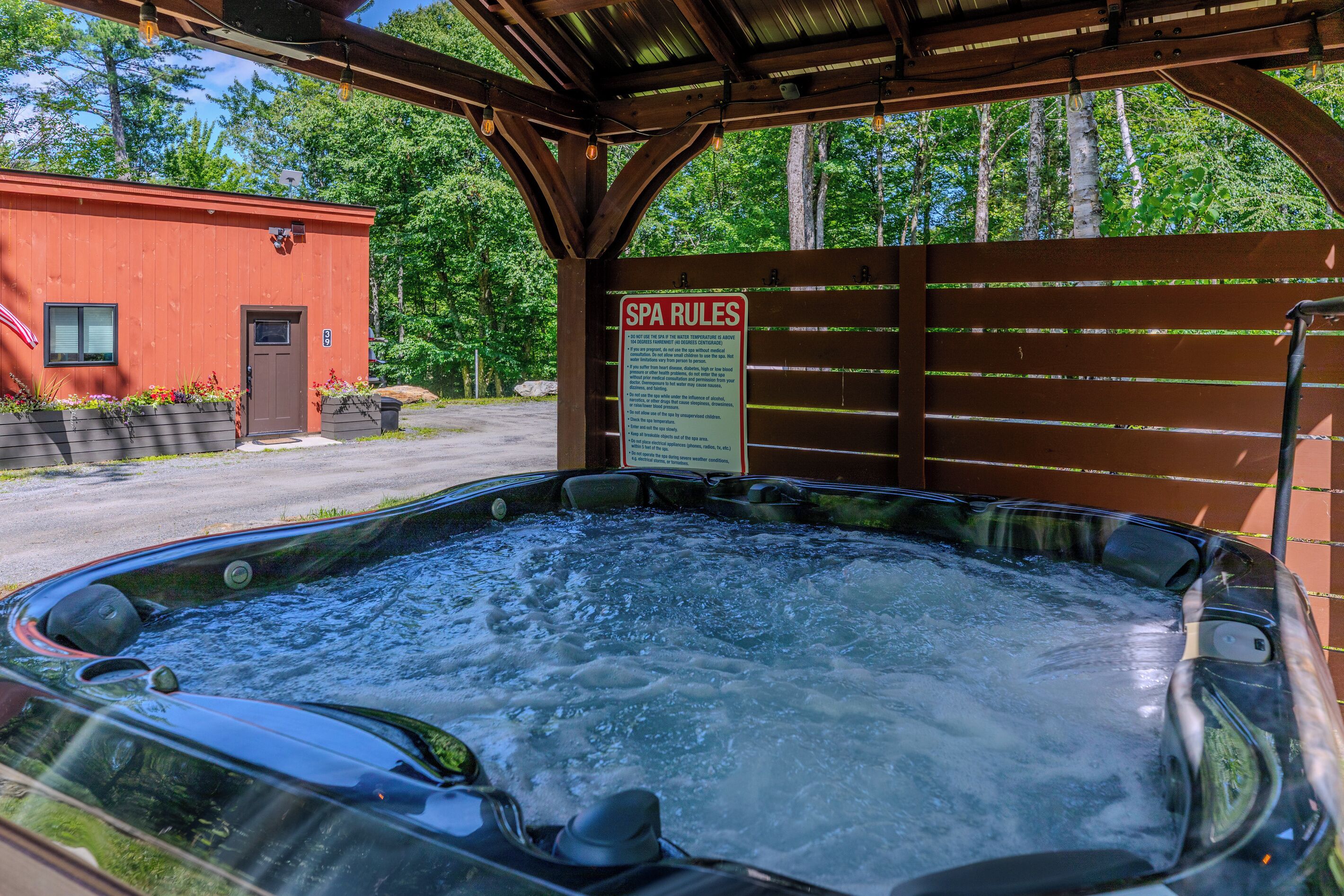 Outdoor spa tub