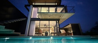 Casa Cat's Meow Stunning Ocean Views from Mountain Retreat, 15 Minutes to Beach