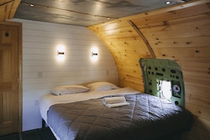WiFi, bed sheets