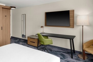 Desk, laptop workspace, blackout drapes, iron/ironing board -  Fairfield Inn & Suites by Marriott® Norwalk Des Moines (Norwalk)