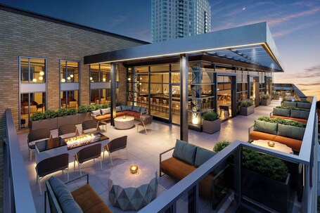 2 bars/lounges