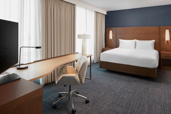 خزنة داخل الغرفة وتجهيزات عازلة للصوت وواي فاي مجانًا