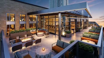 2 bars/lounges, rooftop bar