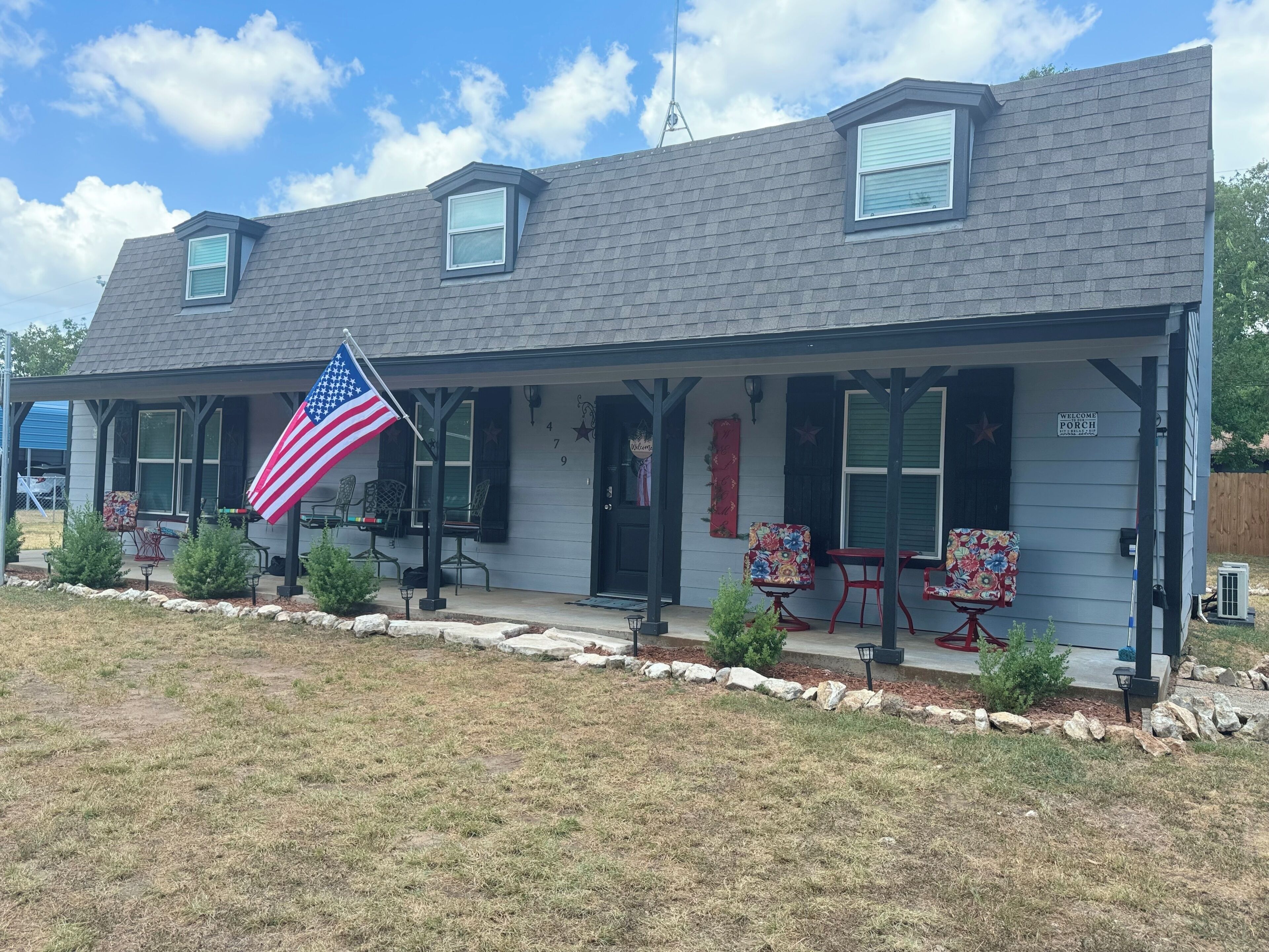 Young's Texas Retreat, 3 bed 2 bath sleep 10, less than 1 mile from Lake Whitney