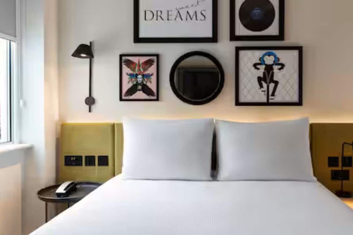 In-room safe, soundproofing, WiFi (free)